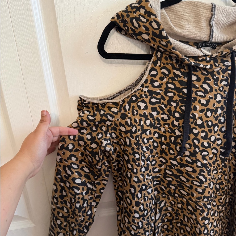 Leopard Print Cold Shoulder Dress - Picture 4 of 5